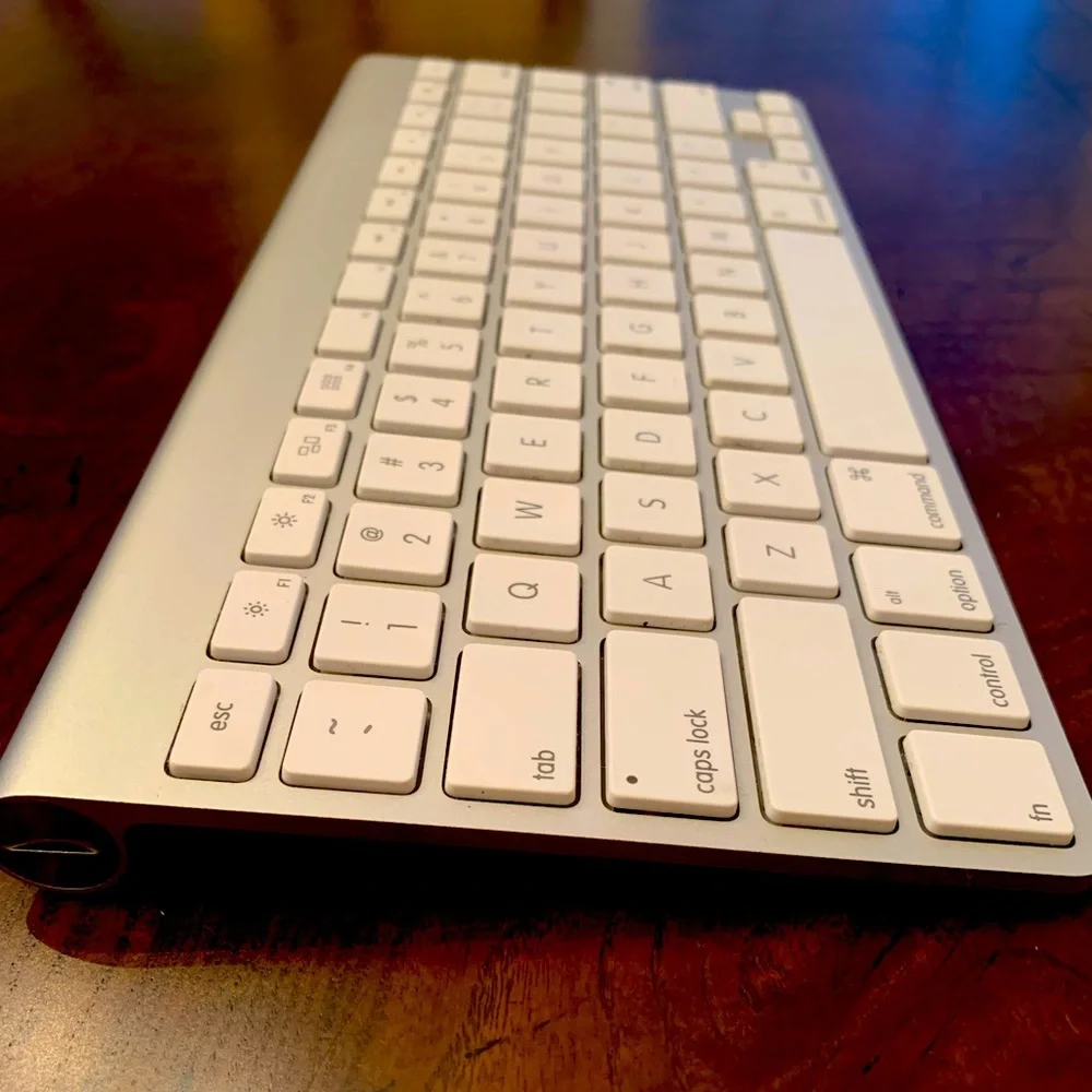 Apple Wireless Bluetooth Keyboard Model # (A1314)